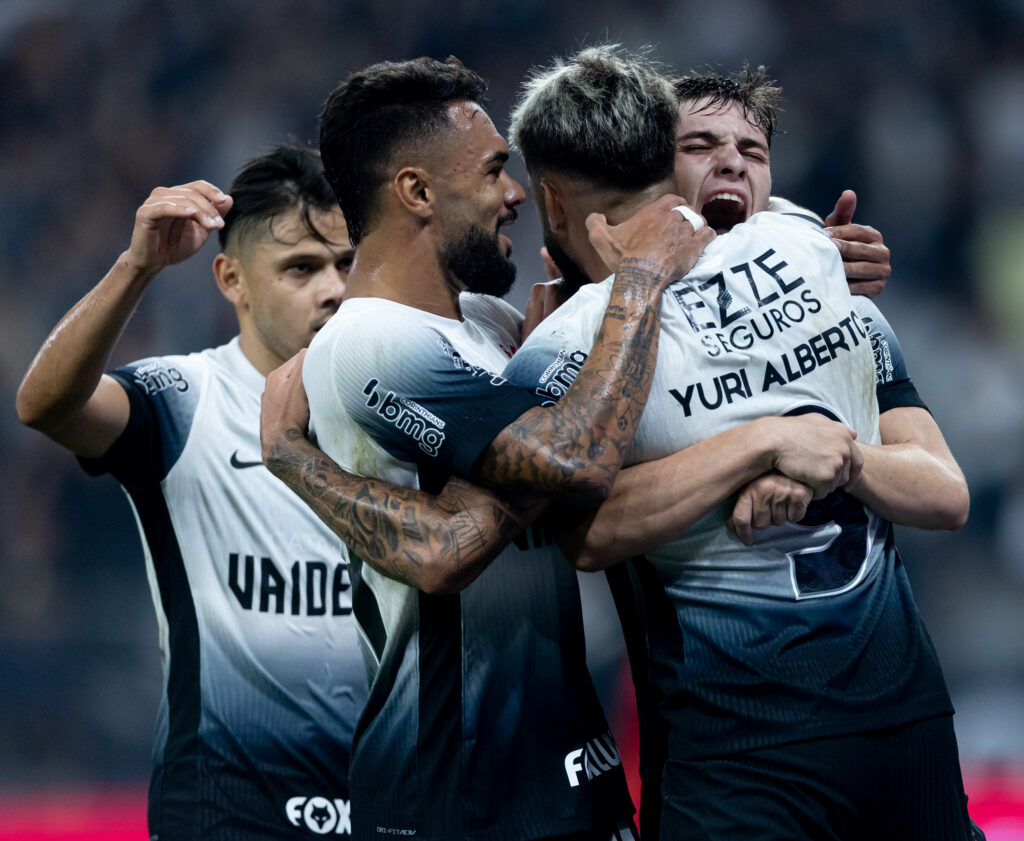 Corinthians pode conquistar sequência inédita de vitórias contra Racing-URU.