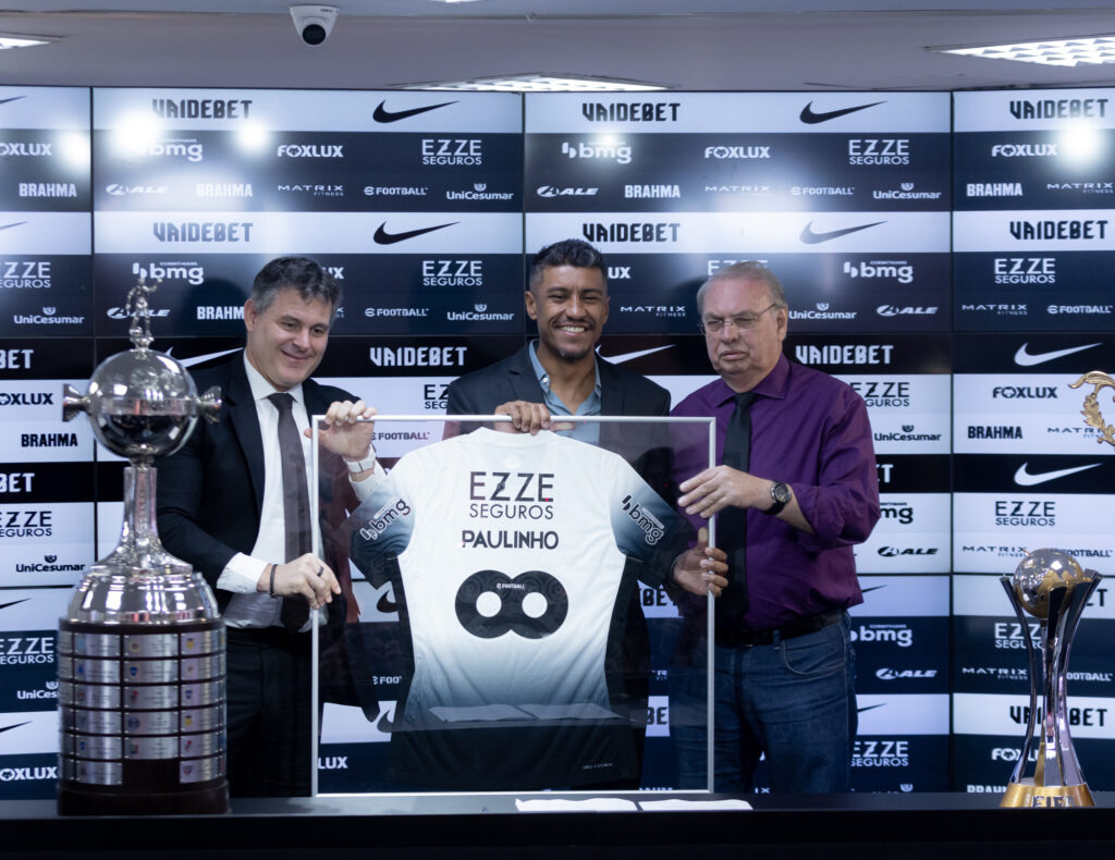Emocionado, Paulinho encerra ciclo no Corinthians e destaca legado no clube