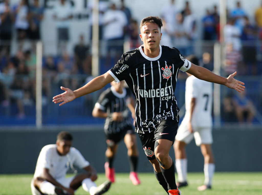 De graça: Destaque do Corinthians sub-20 pode deixar clube sem renovar contrato.