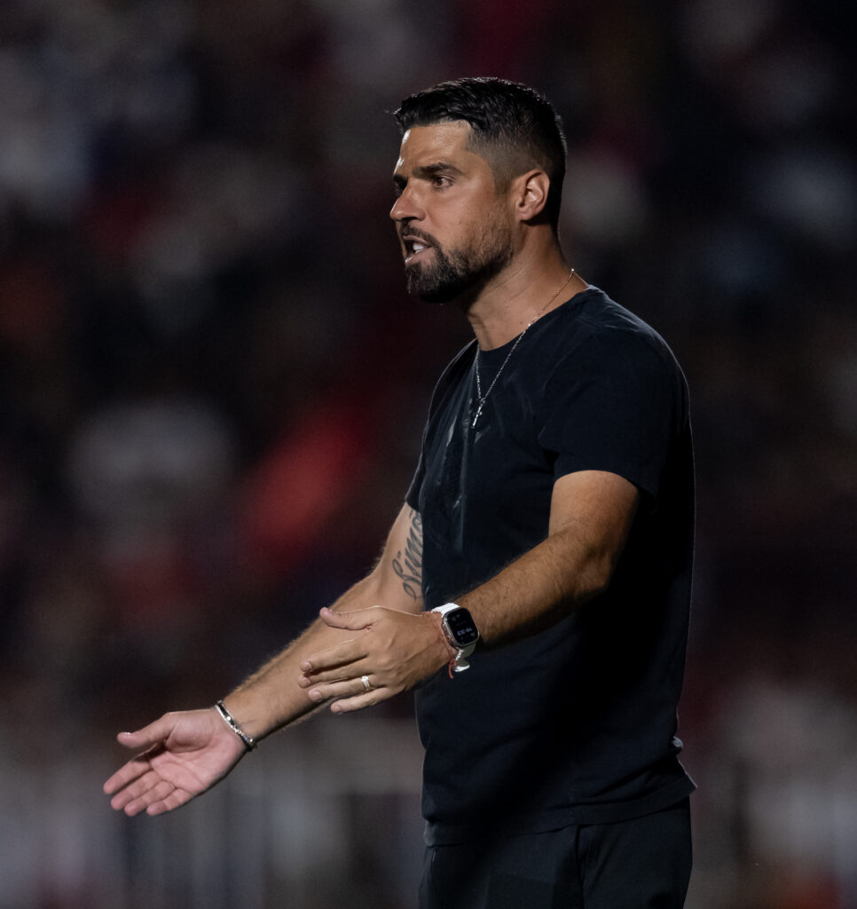 Técnico do Corinthians confirma disponibilidade de Carlos Miguel contra Atlético-GO
