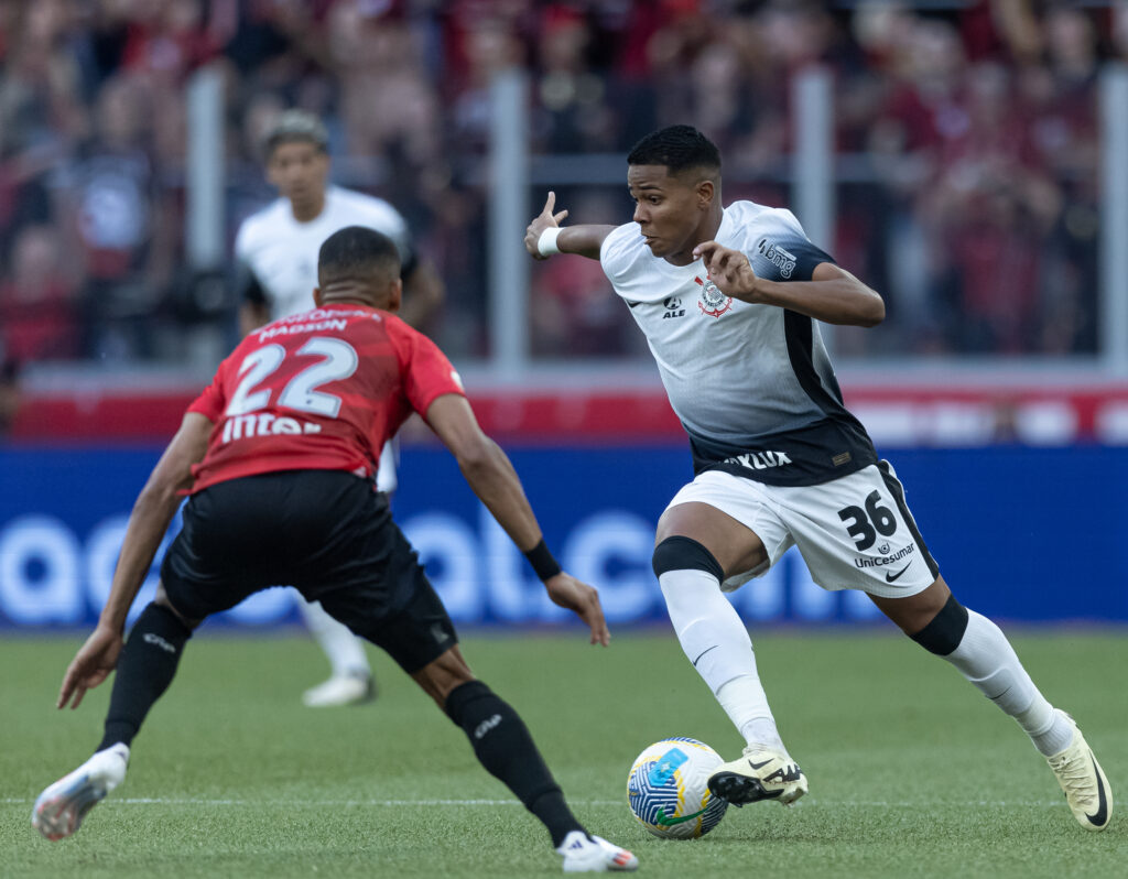 Corinthians mantém desempenho estável e conquista ponto fundamental contra o Athletico-PR
