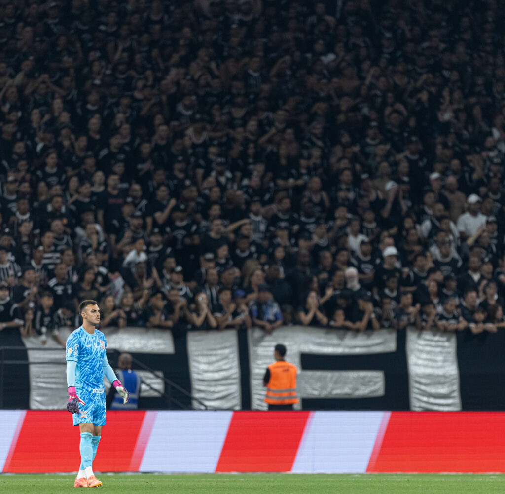 Donelli não foi bem no gol do Cuiabá, mas defendeu pênalti e mostrou segurança no restante do jogo