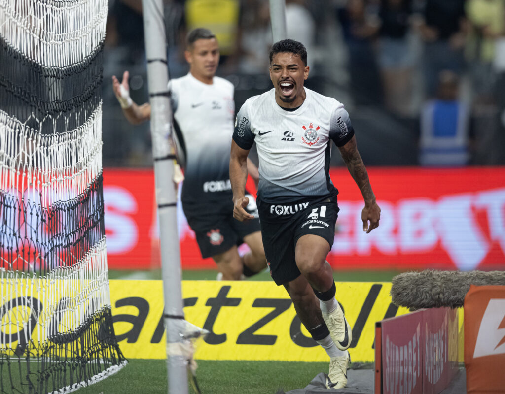 Matheus Bidu entrou bem. Além do gol, auxiliou o ataque e se tornou válvula de escape pelo setor esquerdo