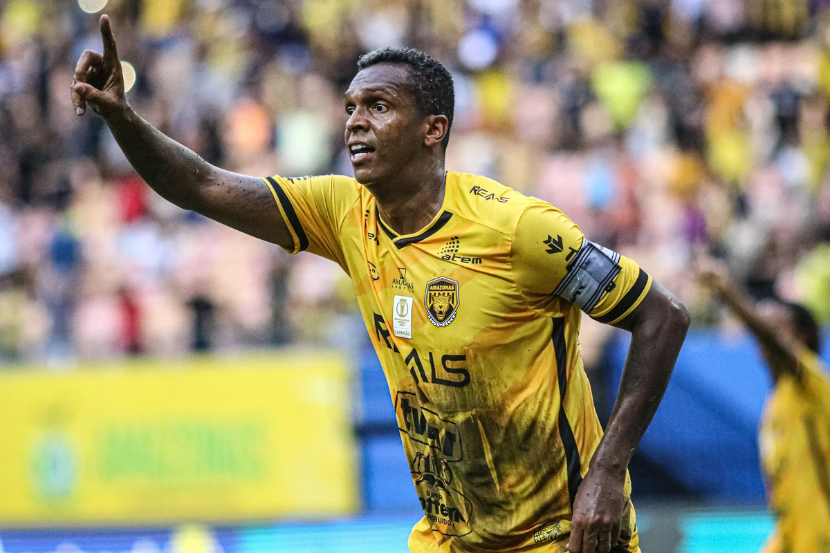 Ídolo do Corinthians, Jô assina com novo clube aos 37 anos