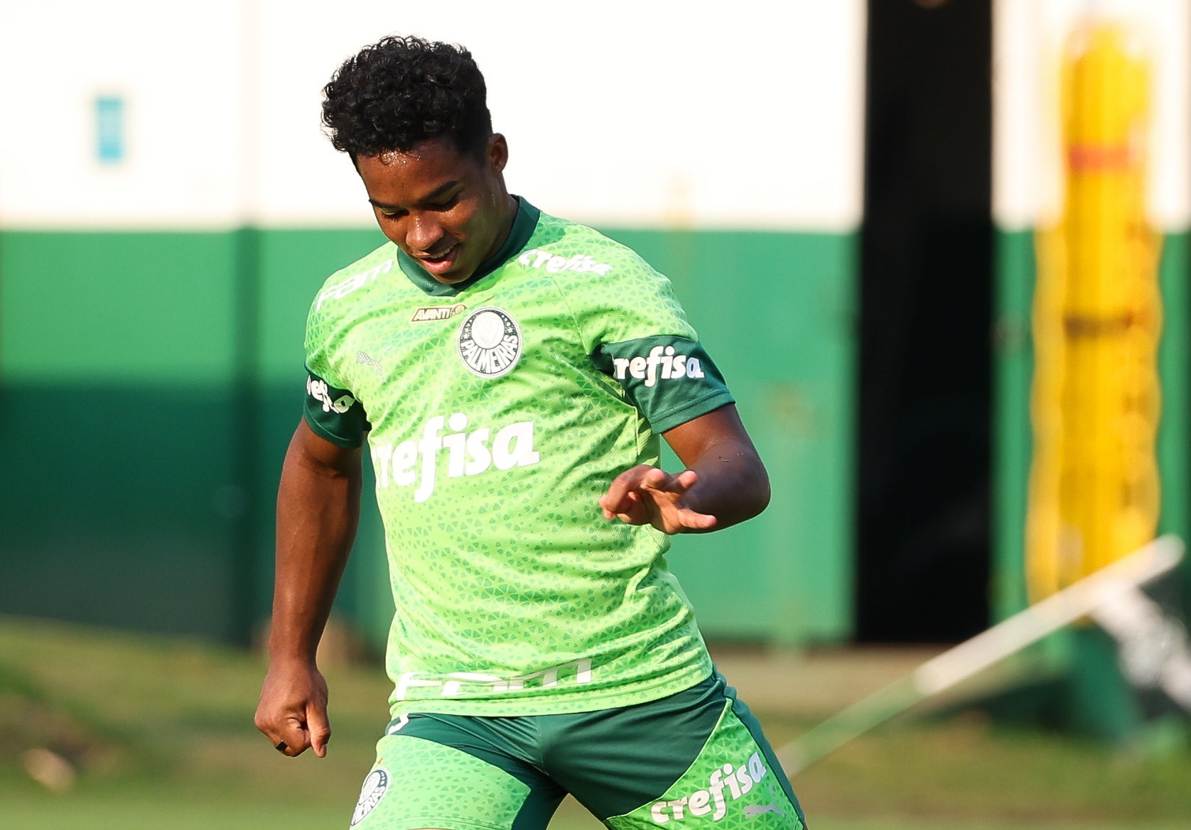 Preparação intensa leva equipe à conquista do campeonato de futebol.