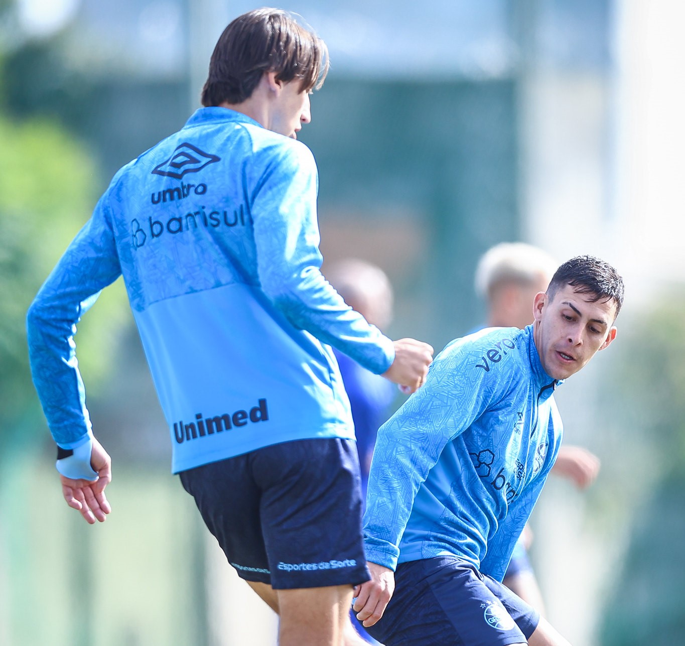 Voltas de Geromel e Pavón reforçam Grêmio para duelo com Bragantino.