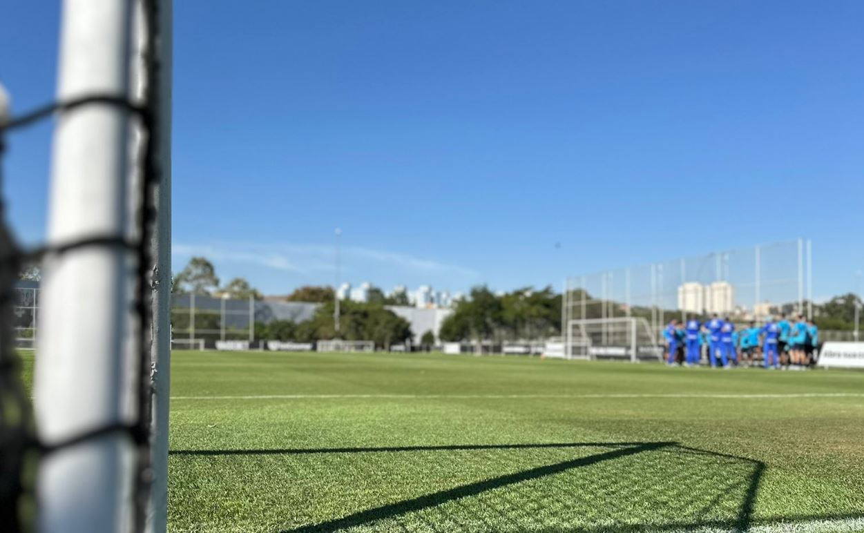 Grêmio retorna aos treinos no CT do Corinthians