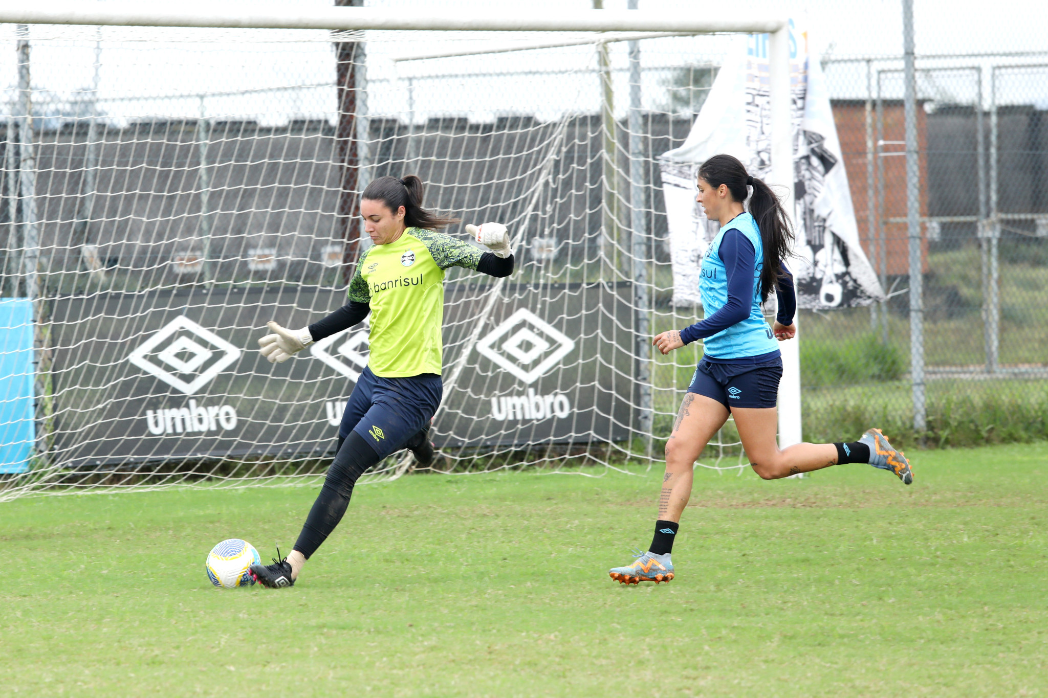 Grêmio finaliza preparação para duelo contra o Santos no Brasileirão feminino