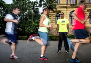 Depois de começar na São Silvestrinha, treinador Adriano Pacheco prepara alunos para a corrida principal