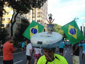 José Márcio Zanetti corre na São Silvestre homenageando o surfista brasileiro Gabriel Medina