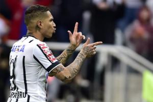 Prêmio milionário da 'Mega da Virada' seria saída para manter artilheiro peruano no ataque do Corinthians