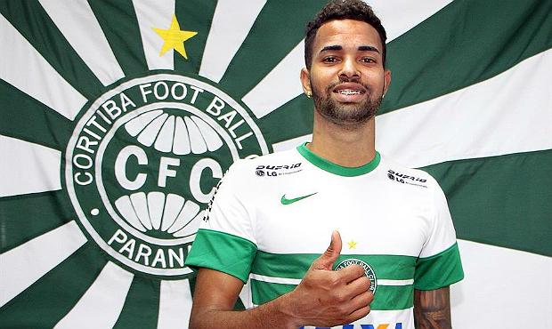 Revelado pelo Santos, Giva acertou com o Coritiba um contrato por produtividade