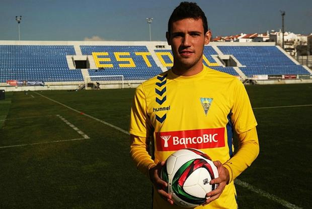 Léo Bonatini é anunciado como novo reforço do Estoril no Estádio Antonio Coimbra da Mota