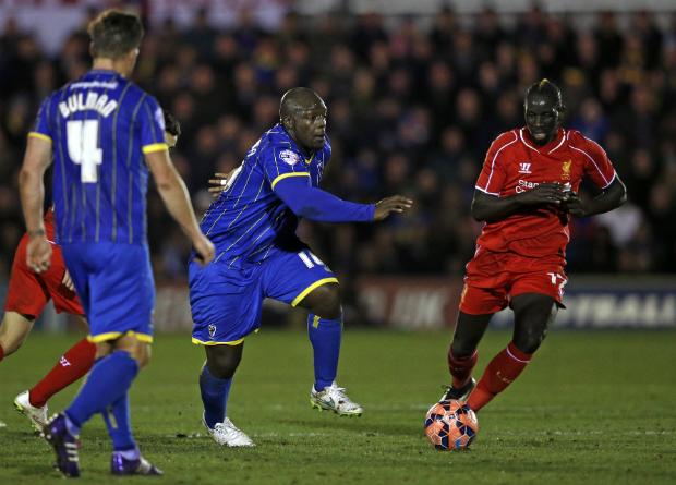 Capaz de levantar 180 kg, Akinfenwa quase estragou a festa do Liverpool
