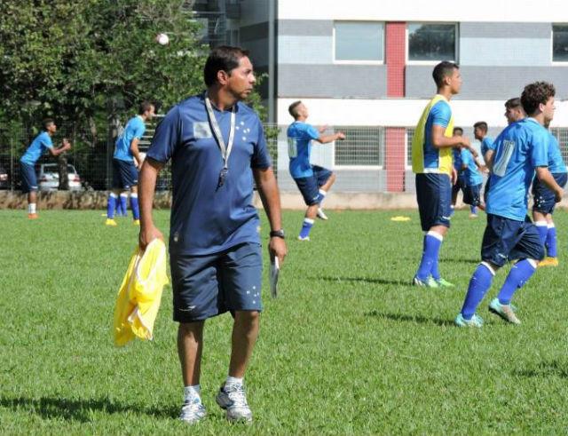 Com os pés no chão, técnico Paulo Ricardo pede foco ao elenco para buscar classificação jogo a jogo