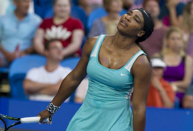 Serena Williams foi atropelada por Eugenie Bouchard na chave simples feminina, mas venceu as duplas ao lado de John Isner