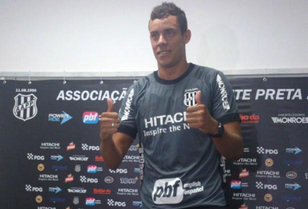 Ex-Bragantino, Matheus fechou com a Ponte Preta por duas temporadas