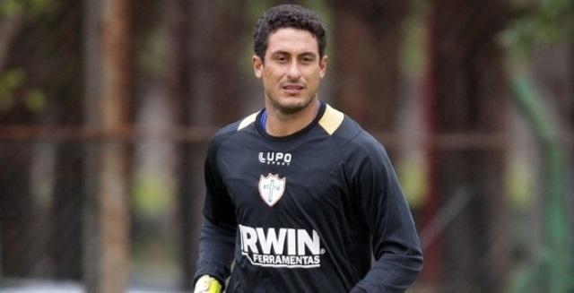 Famoso por ter marcado dois gols contra o Flamengo, goleiro Lauro é o novo reforço do Bragantino