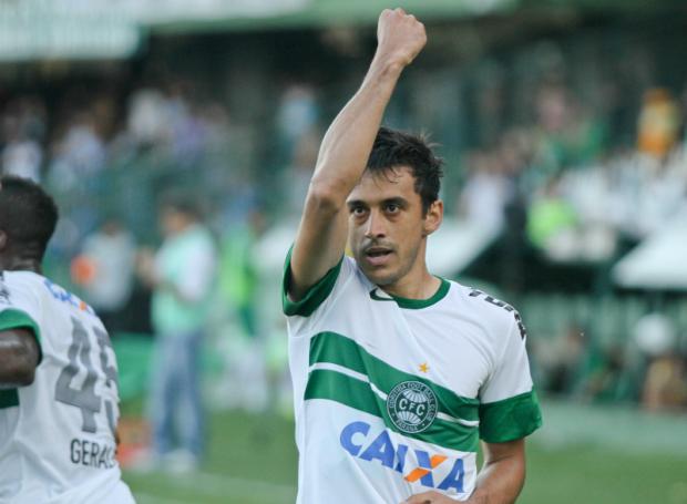 Meia que interessa ao Palmeiras é visto como essencial pelo Coxa para no atual elenco