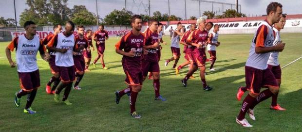 Elenco alvirrubro se reapresentou com um número baixo de jogadores