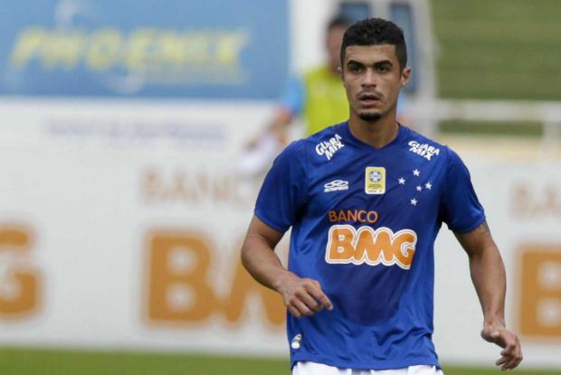 Aos 28 anos, lateral celeste ruma ao leste europeu para defender o Dnipro (Foto: Gualter Naves/Light Press)