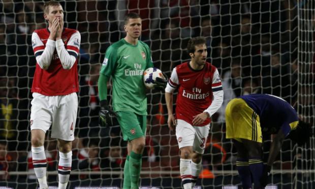 Alvo frequente de críticas, defesa do Arsenal tomou 25 gols em 20 jogos disputados neste Campeonato Inglês