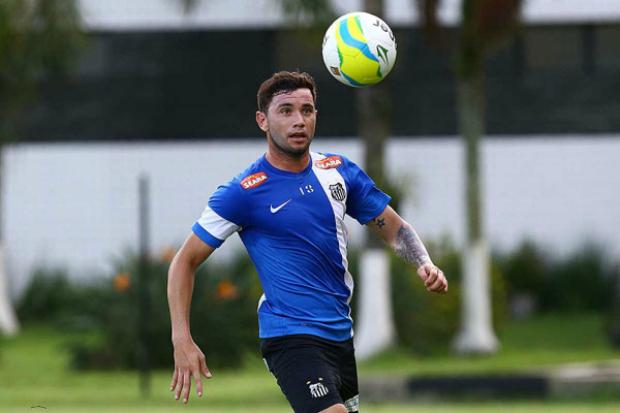 Eugenio Mena pode ser o substituto de Egídio na lateral esquerda do Cruzeiro nesta temporada