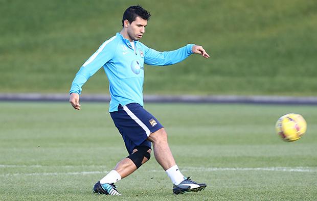 Após se lesionar em dezembro de 2014, Agüero retornou aos treinos nesta quinta-feira (Foto: Manchester City)
