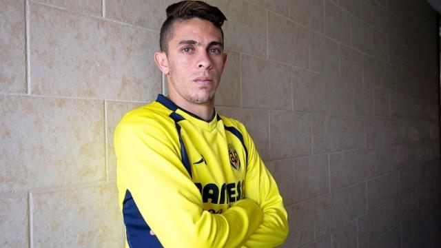 Com problemas na defesa, Arsenal estaria interessado na contratação do zagueiro brasileiro Gabriel Paulista