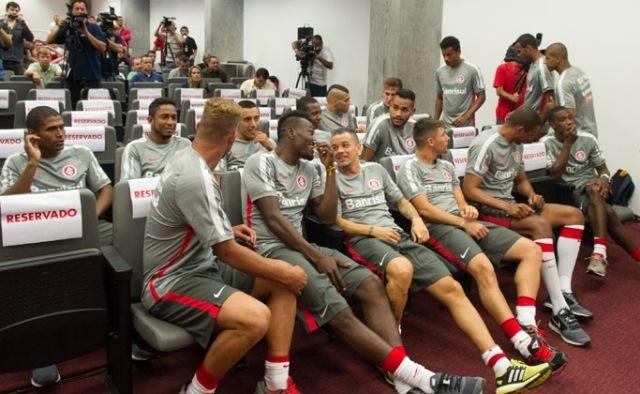 Em rápida cerimônia de apresentação, dirigentes e comissão técnica falaram sobre a temporada ao elenco colorado