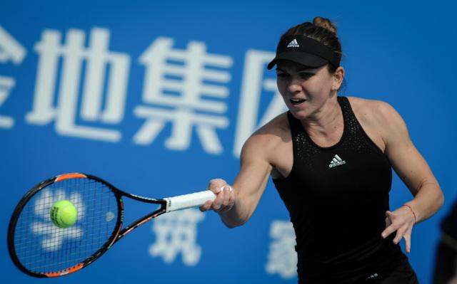 A romena Simona Halep não deu chances para a chinesa Saisai Zheng (Foto: STR)