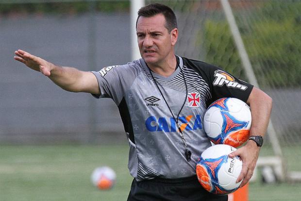 Doriva terá cuidado com os jogadores reintegrados ao Vasco, como Sandro Silva e Nei