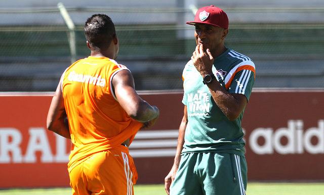 O técnico Cristóvão Borges acredita na permanência de Conca e Fred no Fluminense