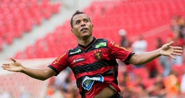 Aos 30 anos, com passagens por Santos, Coritiba e Sport, Marcos Aurélio está na mira do Ceará