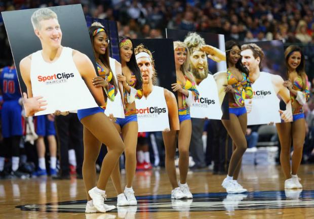Torcida do Dallas Mavericks, hoje defendido por Nowitzki, está de luto pela morte de Tarpley. Foto: Ronaldo Martinez