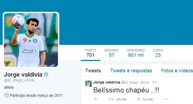 Valdivia, que costuma ser polêmico nas redes sociais, não perdoou e ironizou os rivais pela contratação de Dudu pelo Palmeiras