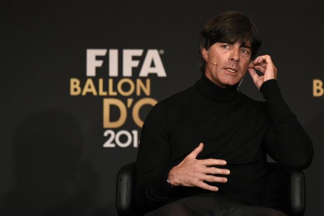 Aprovando introdução da tecnologia no futebol, Low admite que conversa é fundamental para ter sucesso