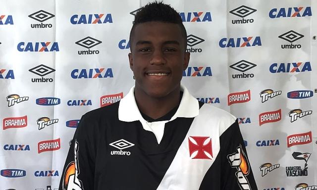 O atacante Erick Luis não escondeu a alegria ao vestir a camisa do Vasco em sua apresentação: