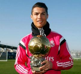 CR7 levou o Bola de Ouro ao treino do Real Madrid