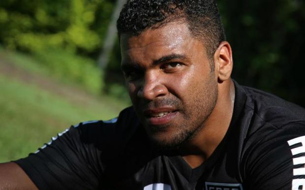 Breno sofreu um estiramento no músculo reto femural da coxa esquerda e não possui data para retornar