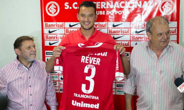 Réver foi apresentado oficialmente durante o treinamento promovido por Diego Aguirre e disse esperar por títulos