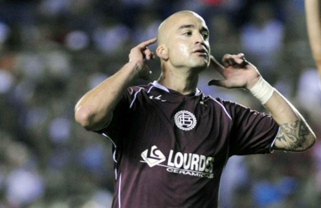 Santiago pede alto para deixar Lanus e tira Vasco da negociação; clube carioca vai pelejar atacante no mercado