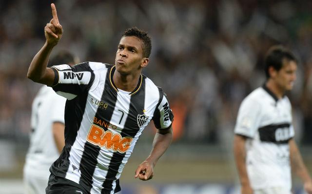 Após suspensão por má conduta, atacante Jô espera retomar boas atuações no Galo em 2015