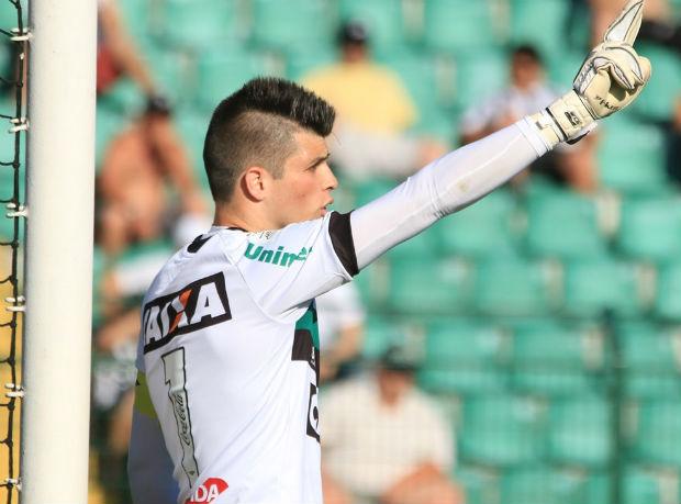 Técnico Argel busca substituto para o goleiro, destaque do Figueira em 2014. Três arqueiros estão na disputa. (Foto: Luiz Henrique)