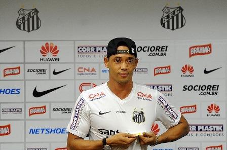 Ricardo Oliveira terá quatro meses de contrato