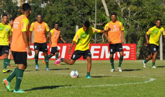 Em meio à preparação para o Campeonato Mineiro, Coelho tem bastidores movimentados por dispensas e contratações