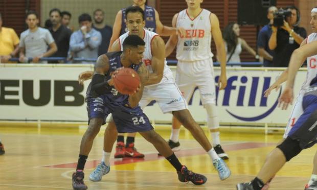 Shamell decidiu o jogo entre Mogi das Cruzes e Brasília com uma cesta certeira (Foto:Brito Júnior)