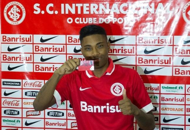 Vitinho foi apresentado pelo Internacional e quer voltar a Seleção Brasileira após passagem apagada na Rússia