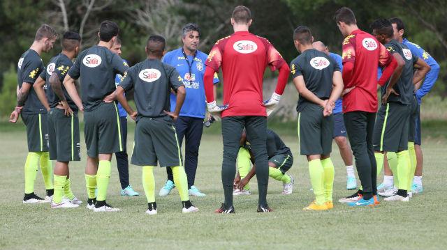 Após derrota para Uruguai, Gallo quer atletas preparados fisicamente e afim de retomar estilo de jogo da equipe
