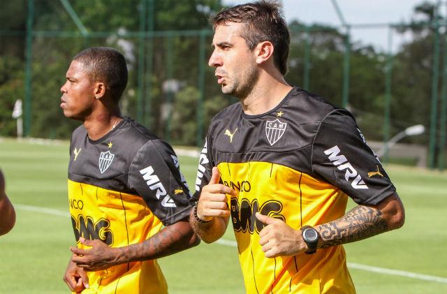 Maicosuel (D) tem preferência de Levir Culpi para substituir Tardelli e formar ataque ao lado de Pratto (D)